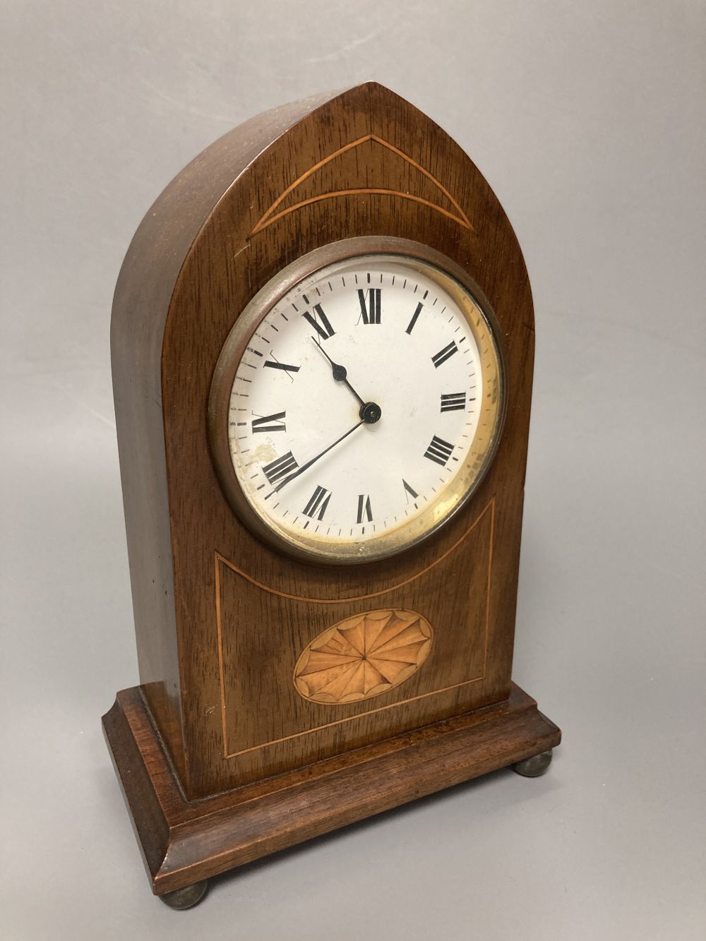 An Edwardian shell inlaid domed top mahogany mantel clock, height 23cm